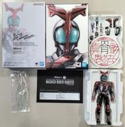 仮面ライダーカブト ハイパーフォーム 真骨彫製法10TH A|バンダイ