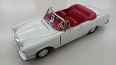 1/18 MERCEDES-BENZ 280SE(1966)|MAISTO