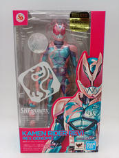 S.H.FIGUARTS 仮面ライダーリバイス|BANDAI