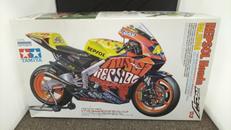 レプソルHONDA　RC211V03 バレシア|TAMIYA