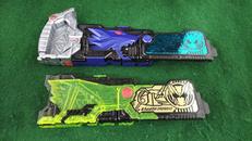 DXアサルトウルフプログライズキー＆シャイニングホッパープロ|バンダイ