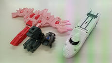 新幹線変形ﾛﾎﾞ ｼﾝｶﾘｵﾝ|タカラトミー