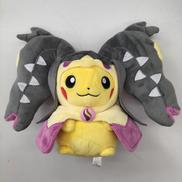 メガクチートのポンチョを着たピカチュウ　ぬいぐるみ|ポケモンセンター