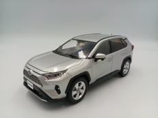 1/30 TOYOTA RAV4(シルバーメタリック）|トヨタ