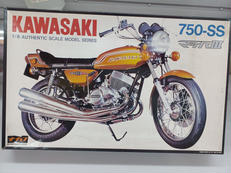 車・トラック
