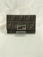 二つ折り財布|FENDI