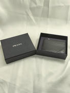 サフィアーノトライアングルカードケース|PRADA