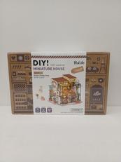 つくろう!ミニチュアハウス フラワーショップ|プラザクリエイト