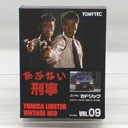 あぶない刑事 ニッサン セドリック 4ドアハードトップ V2|トミーテック