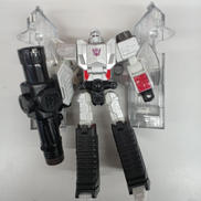 UN09 破壊大帝メガトロン|タカラトミー