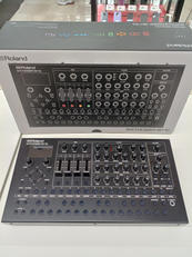 シンセサイザー|ROLAND