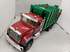 MACK ゴミ収集車|BRUDER