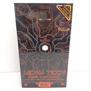 ウォーマシン(ネオンテック/オレンジ版)|HOT TOYS