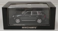 1/43 ポルシェカイエンターボ2002ブラックM|ミニチャンプス