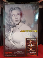 プッシー・ガロア(オナー・ブラックマン)|サイドショウ