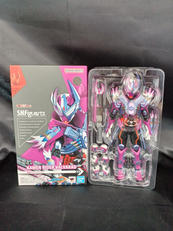 S.H.FIGUARTS仮面ライダーヴァルバラド|バンダイ