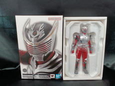 真骨彫 仮面ライダー龍騎|BANDAI