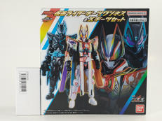 リボルブチェンジフィギュア|BANDAI