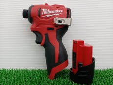 【0.7kg！】充電式ドライバー|MILWAUKEE