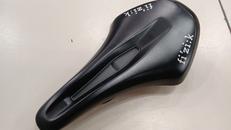 サドル|FIZIK