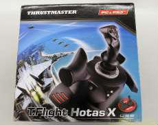 専用コントローラー|THRUSTMASTER
