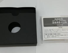 箱以外の付属品は取扱説明書のみです。